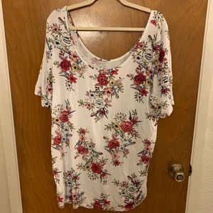 🔴Scoop neck floral tee